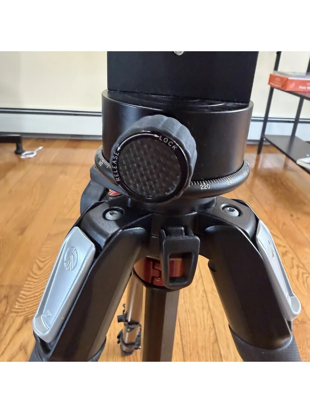 Manfrotto 055 Carbon Fiber Tripod w/ FEISOL PB-90HA Panoramic Head ( PB-90HA)